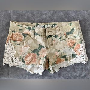 Women’s Floral Shorts Size 3